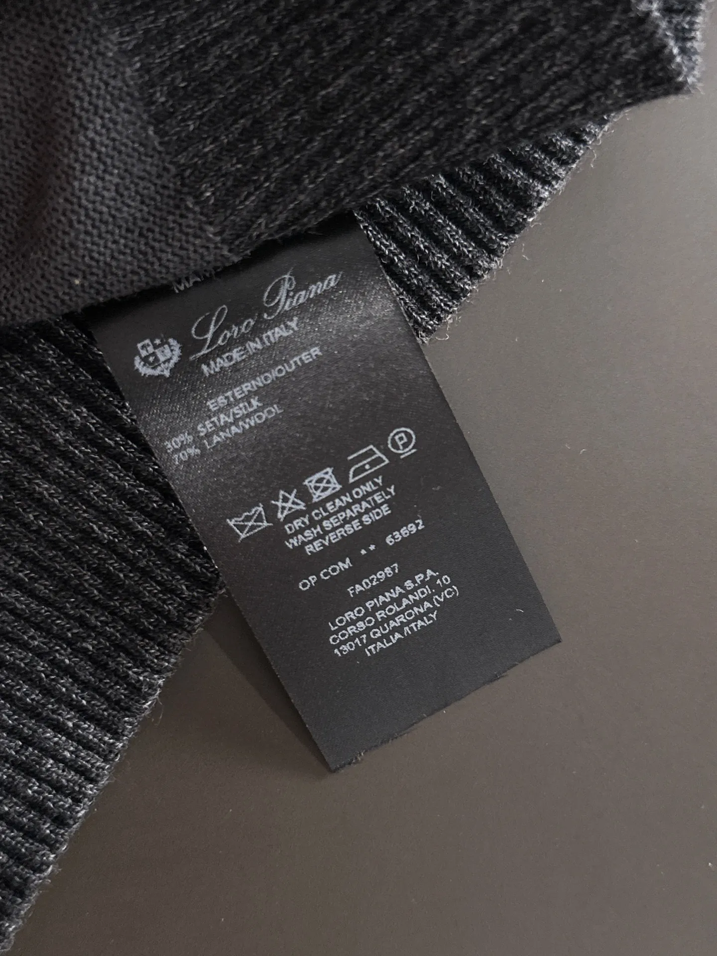 Next day shipment LP high quality Loro Piana 26ss New Arrival men's short-sleeved T-shirt Made of combed cotton yarn knitted cotton fabric, no pressure when entering and exiting the counter Exclusive control of raw materials It feels substantial when weighed, and the upper body is more textured than ordinary T-shirts. This texture can cope with the weather easily and is suitable for both hot and cold! Loose fit design, looks noble. The only correct version is available Size: M to XXXL